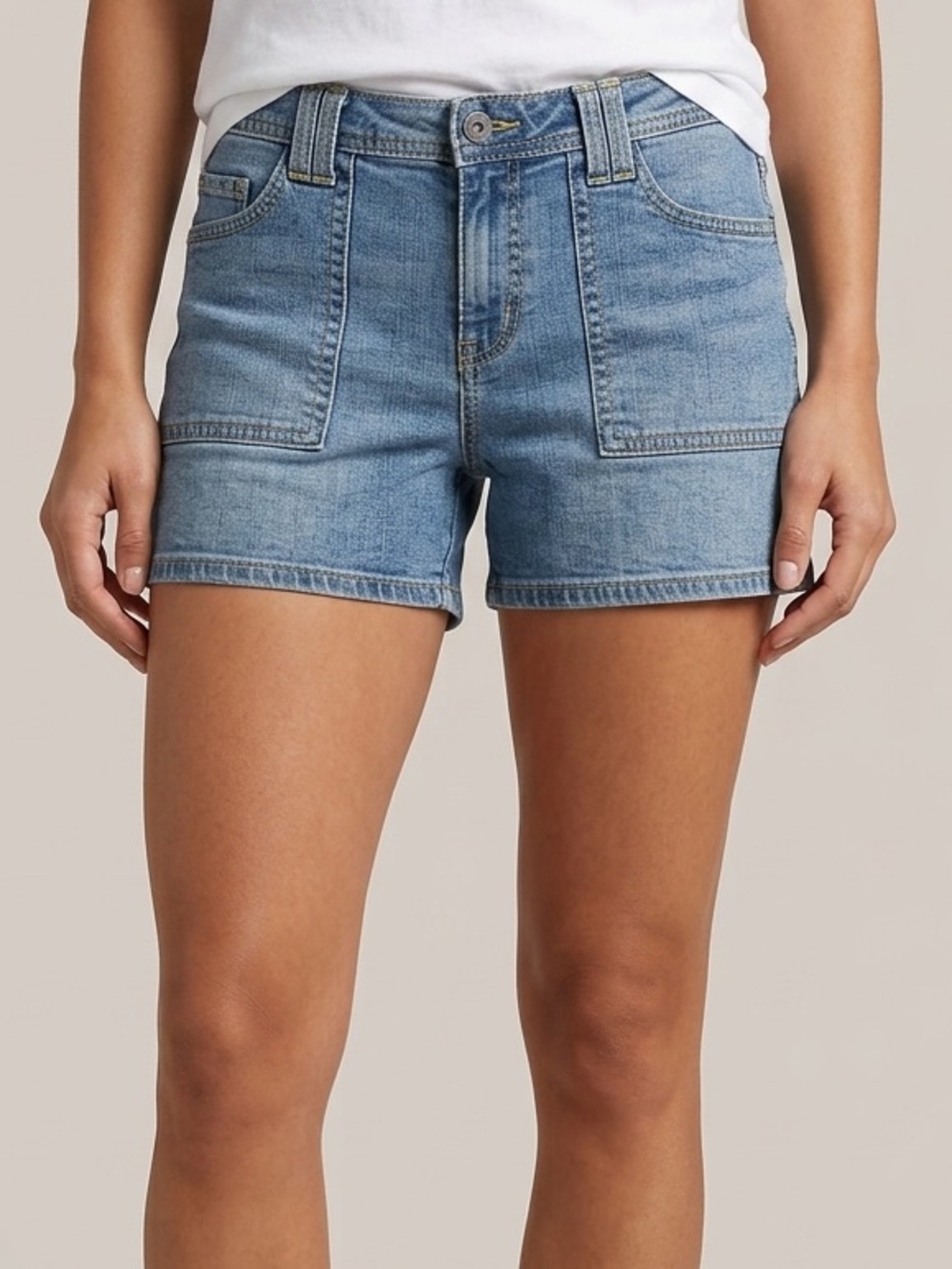 Faded Glory Light Wash Denim Patch-Pocket Shorts Size 8 Medium